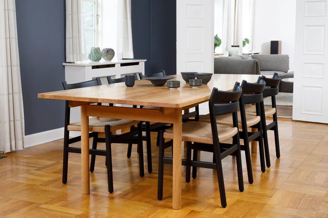 Brú rectangular dining table by Welling/Ludvik, Black BM1 Børge Mogensen chairs. Bernstorffsminde BM1837