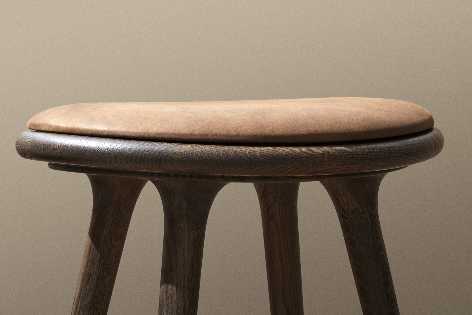 mater high stool design